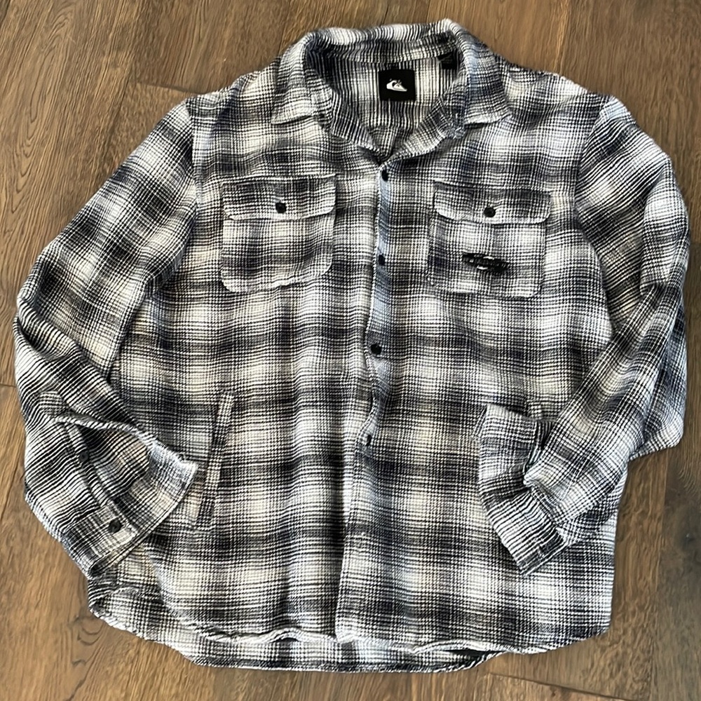 Mens XL Quicksilver black and white plaid shirt.